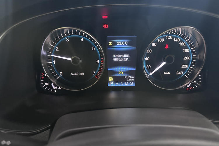 Used Hongqi H7 2021 1.8T Executive Edition Odometer Close Up
