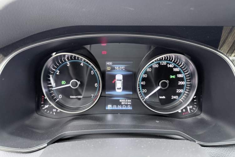 Used Hongqi H7 2021 1.8T Executive Edition Odometer Close Up