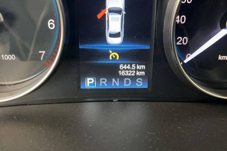 Used Hongqi H7 2021 1.8T Comfort Edition Odometer Close Up