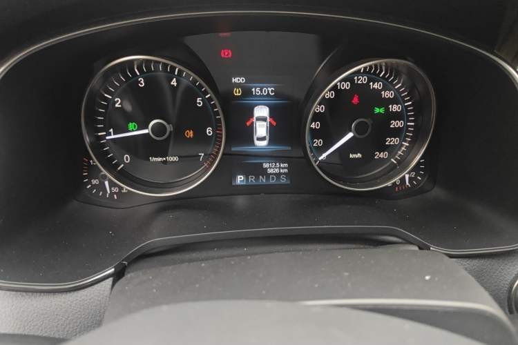 Used Hongqi H7 2021 1.8T Executive Edition Odometer Close Up