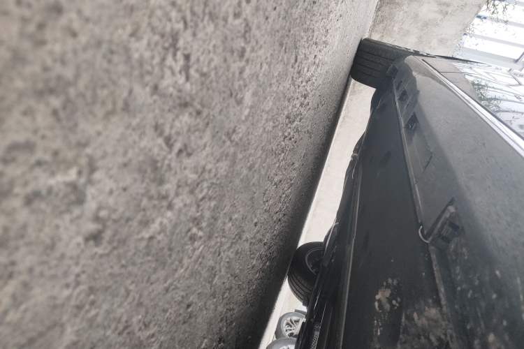 Used Hongqi H7 2021 1.8T Executive Edition Right Side Sill