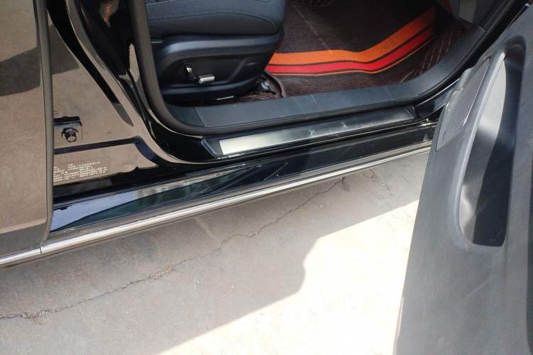 Used Hongqi H7 2021 1.8T Executive Edition Right Side Sill