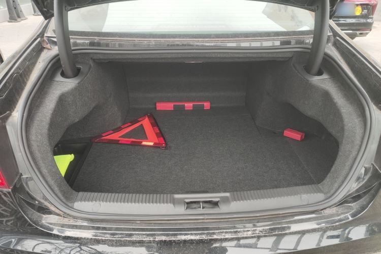Used Hongqi H7 2021 1.8T Executive Edition Trunk