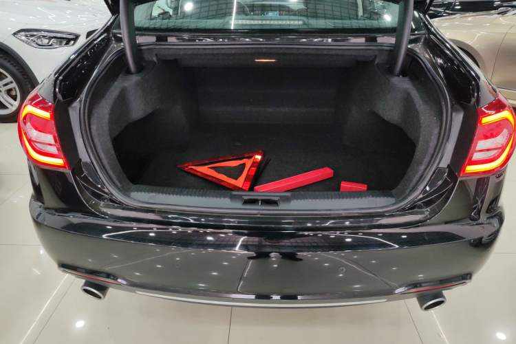 Used Hongqi H7 2021 1.8T Executive Edition Trunk