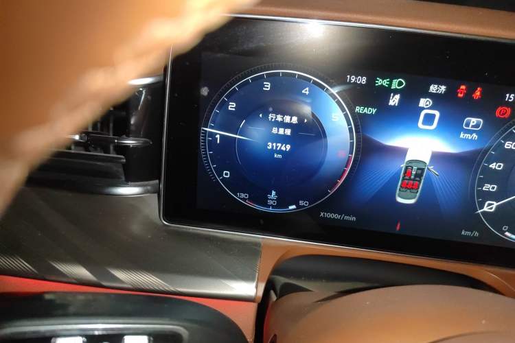 Used Hongqi H9 2023 2.0T Smart Connect Flagship Edition Odometer Close Up