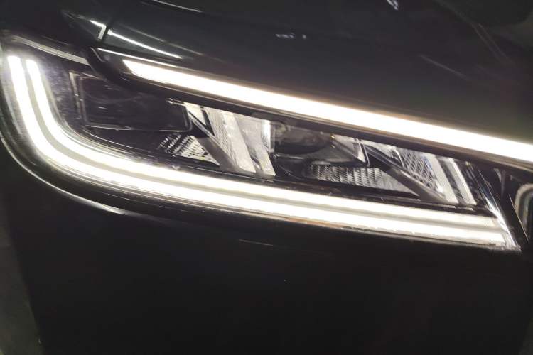 Used Hongqi H9 2020 2.0T Smart Connect Flagship Edition Right Front Headlight