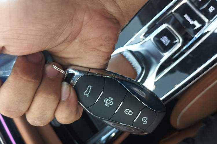 Used Hongqi H9 2024 2.0T Qichang Private Enjoyment Luxury Edition Vehicle Key