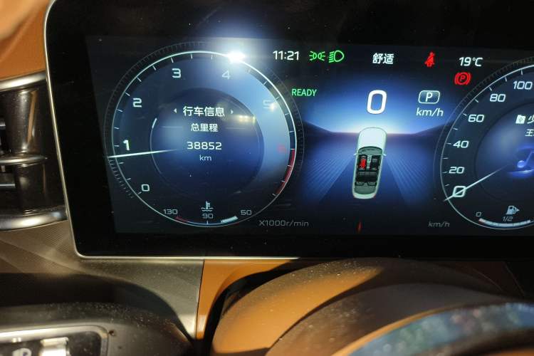 Used Hongqi H9 2020 2.0T Smart Connect Flagship Edition Odometer Close Up