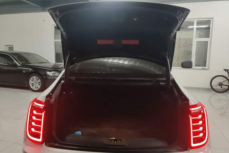 Used Hongqi H9 2020 2.0T Smart Connect Flagship Edition Trunk