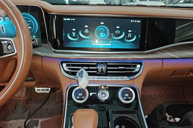 Used Hongqi H9 2020 2.0T Smart Connect Flagship Edition Audio And AC Panel