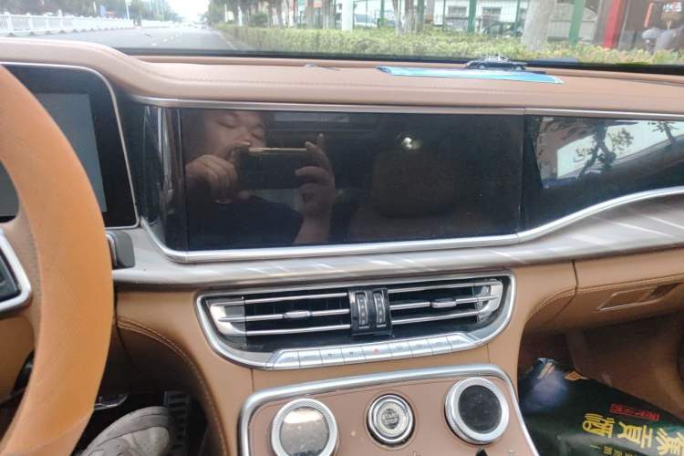 Used Hongqi H9 2020 2.0T Smart Connect Flagship Edition Audio And AC Panel