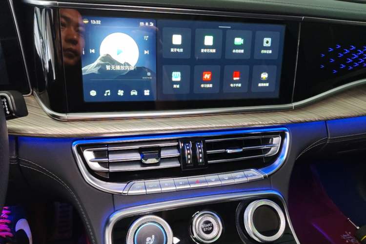 Used Hongqi H9 2020 2.0T Smart Connect Flagship Edition Audio And AC Panel