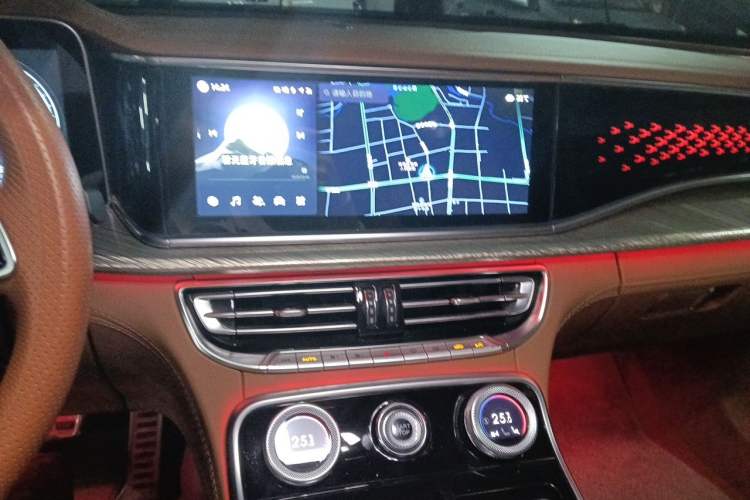 Used Hongqi H9 2020 2.0T Smart Connect Flagship Edition Audio And AC Panel