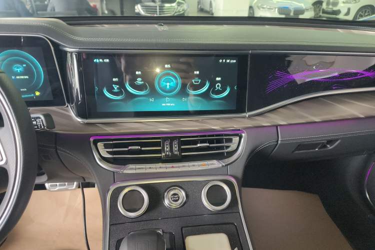 Used Hongqi H9 2020 2.0T Smart Connect Flagship Edition Audio And AC Panel