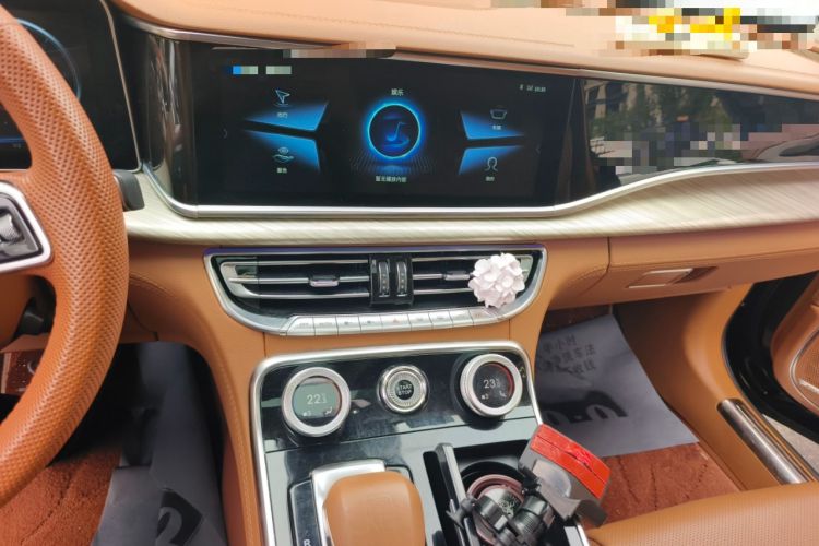 Used Hongqi H9 2020 2.0T Smart Connect Flagship Edition Audio And AC Panel