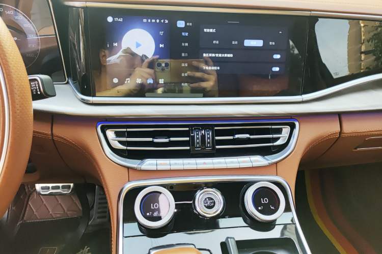 Used Hongqi H9 2020 2.0T Smart Connect Flagship Edition Audio And AC Panel