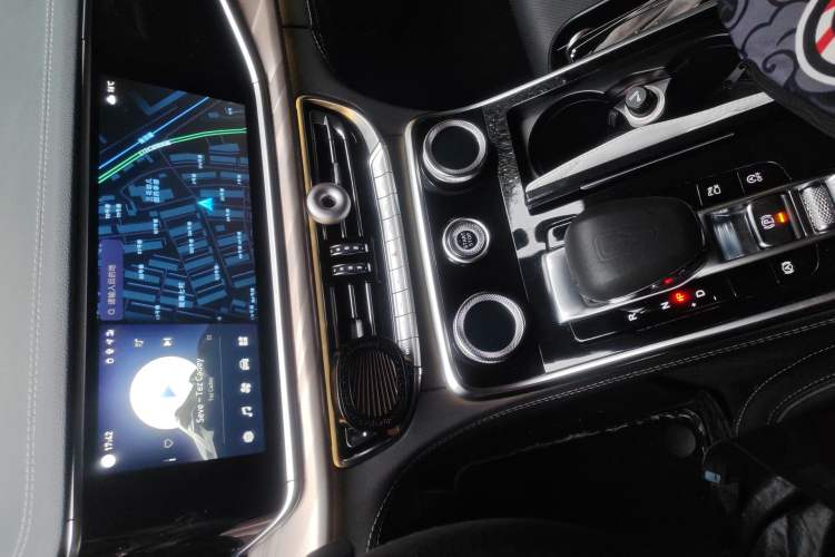 Used Hongqi H9 2020 2.0T Smart Connect Flagship Edition Audio And AC Panel