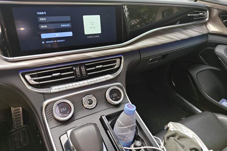 Used Hongqi H9 2020 2.0T Smart Connect Flagship Edition Audio And AC Panel