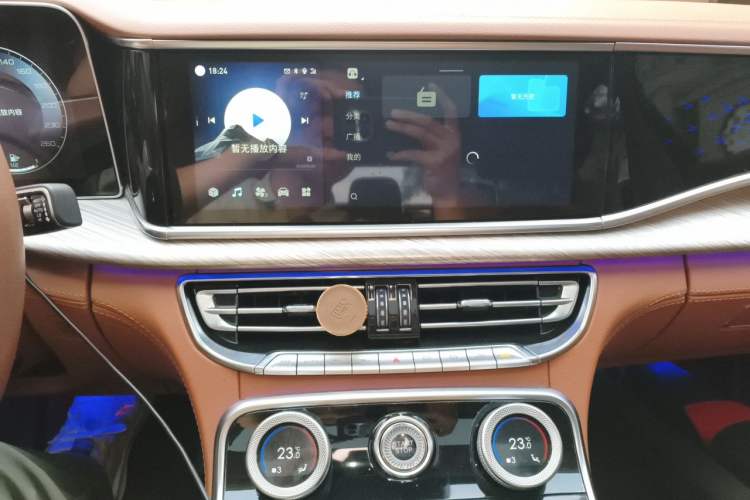 Used Hongqi H9 2020 2.0T Smart Connect Flagship Edition Audio And AC Panel
