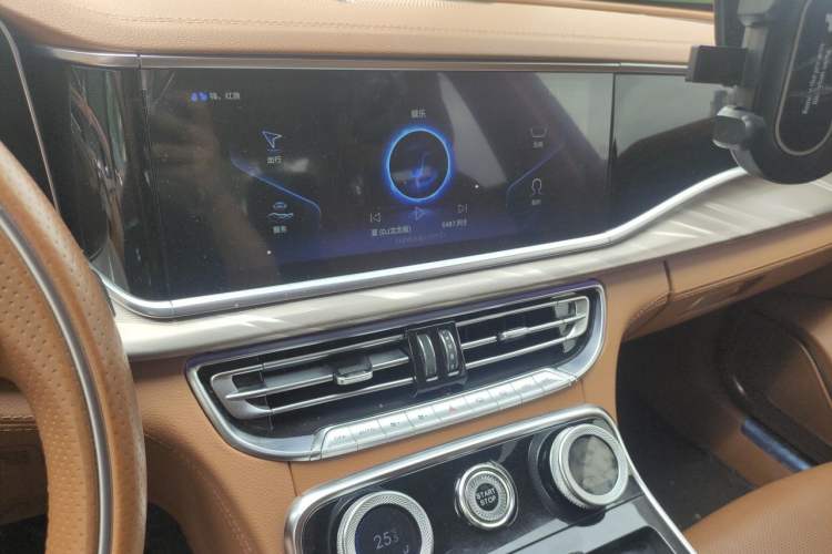 Used Hongqi H9 2020 2.0T Smart Connect Flagship Edition Audio And AC Panel