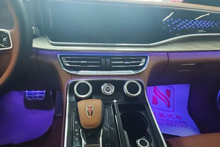 Used Hongqi H9 2020 2.0T Smart Connect Flagship Edition Audio And AC Panel