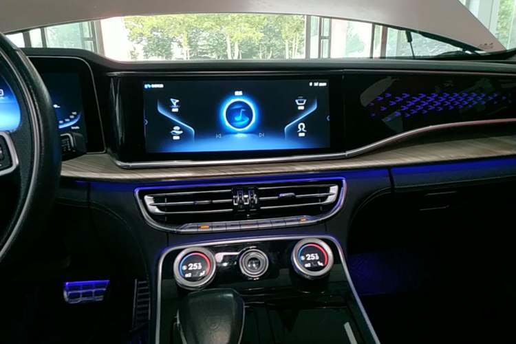 Used Hongqi H9 2020 2.0T Smart Connect Flagship Edition Audio And AC Panel