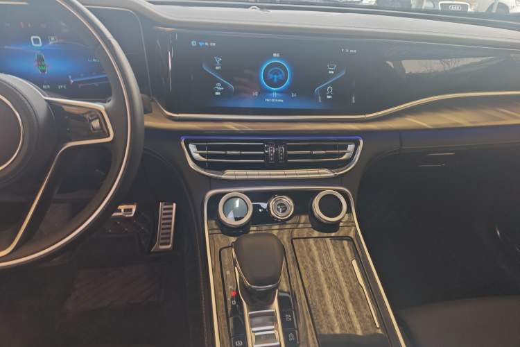 Used Hongqi H9 2020 2.0T Smart Connect Flagship Edition Audio And AC Panel