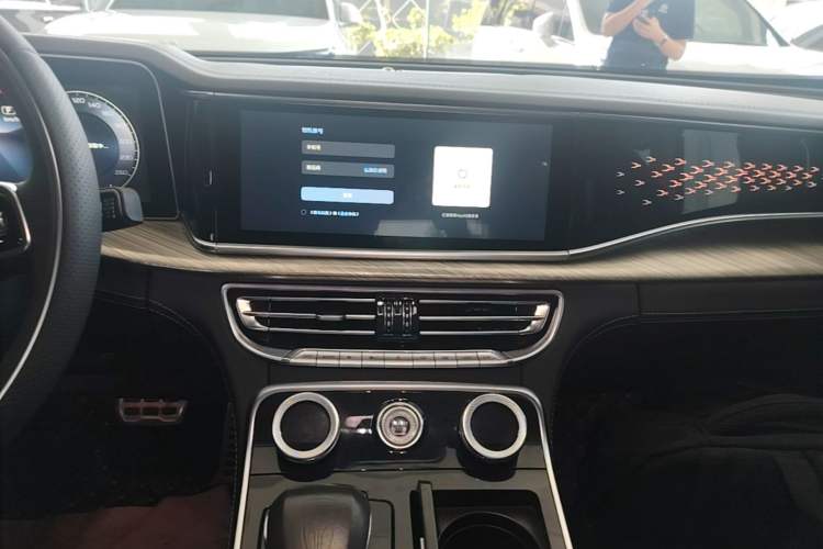 Used Hongqi H9 2020 2.0T Smart Connect Flagship Edition Audio And AC Panel