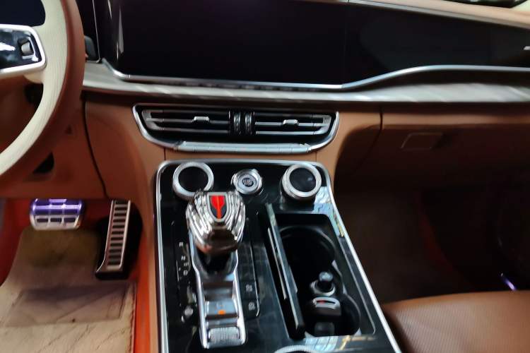 Used Hongqi H9 2020 2.0T Smart Connect Flagship Edition Audio And AC Panel