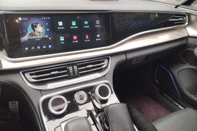 Used Hongqi H9 2020 2.0T Smart Connect Flagship Edition Audio And AC Panel