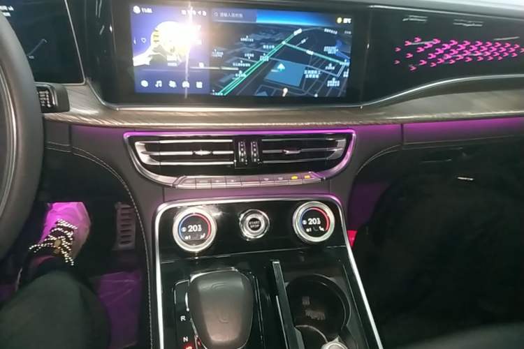 Used Hongqi H9 2020 Revised Version 2.0T Smart Connect Flagship Edition Audio And AC Panel