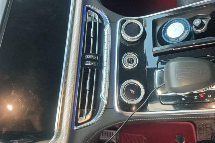 Used Hongqi H9 2020 Revised Version 2.0T Smart Connect Flagship Edition Audio And AC Panel
