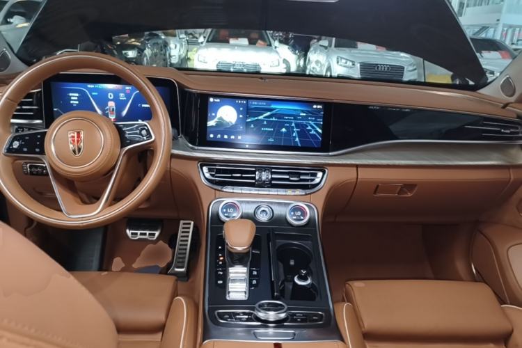 Used Hongqi H9 2020 Revised Version 2.0T Smart Connect Flagship Edition Center Console
