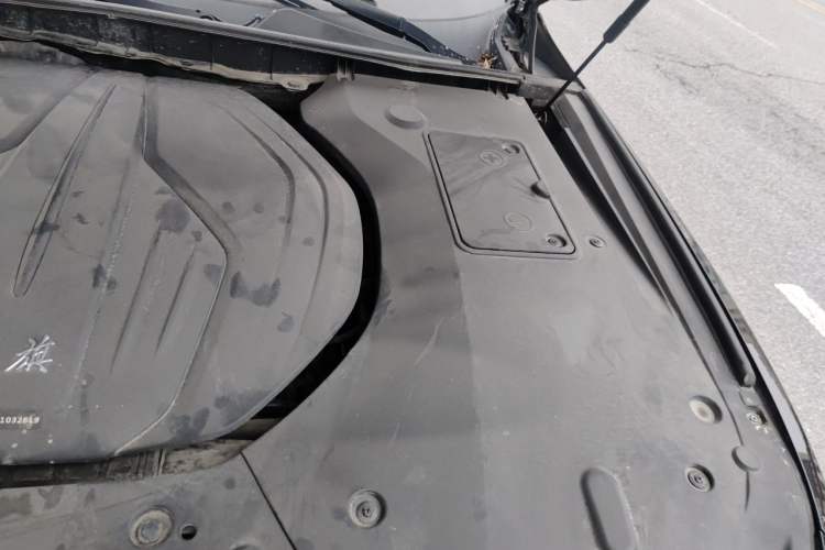 Used Hongqi H9 2020 2.0T Smart Connect Flagship Edition Engine Bay Left