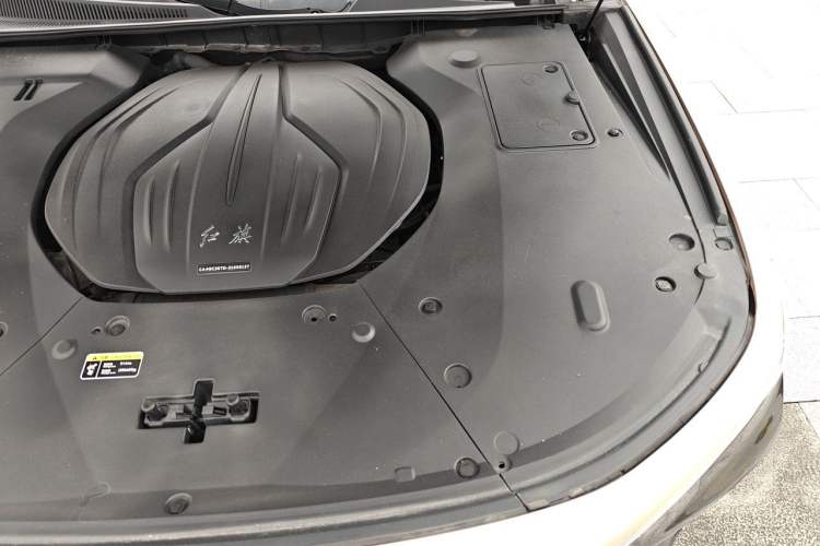 Used Hongqi H9 2020 2.0T Smart Connect Flagship Edition Engine Bay Left