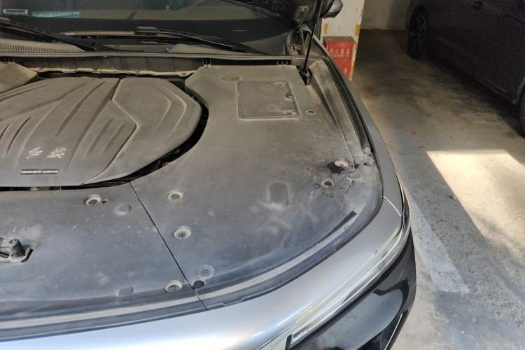 Used Hongqi H9 2020 2.0T Smart Connect Flagship Edition Engine Bay Left