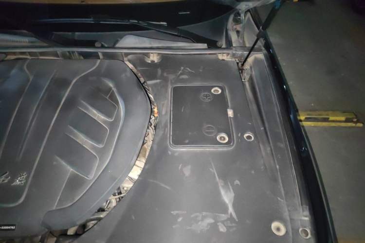 Used Hongqi H9 2020 3.0T Smart Connect Flagship Edition Engine Bay Left