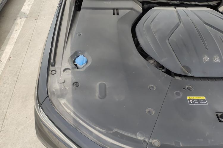 Used Hongqi H9 2020 2.0T Smart Connect Flagship Edition Engine Bay Right