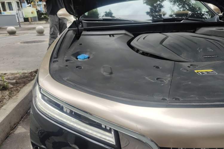 Used Hongqi H9 2020 Revised Version 2.0T Smart Connect Flagship Edition Engine Bay Right