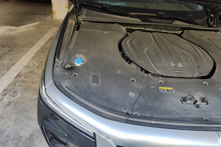 Used Hongqi H9 2020 2.0T Smart Connect Flagship Edition Engine Bay Right