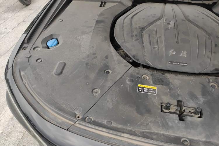 Used Hongqi H9 2020 2.0T Smart Connect Flagship Edition Engine Bay Right
