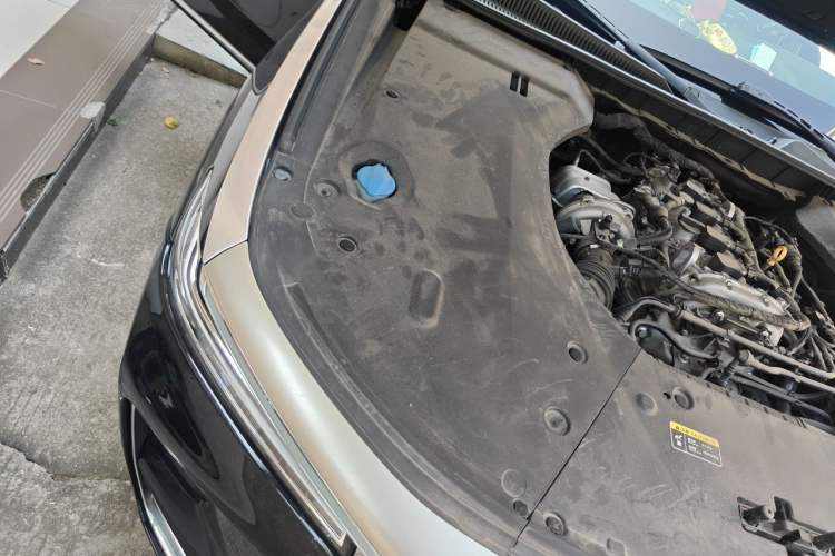 Used Hongqi H9 2020 2.0T Smart Connect Flagship Edition Engine Bay Right
