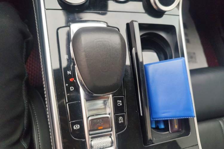 Used Hongqi H9 2020 2.0T Smart Connect Flagship Edition Gear Lever