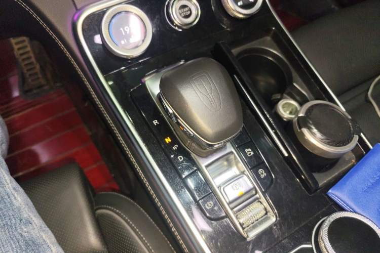 Used Hongqi H9 2020 2.0T Smart Connect Flagship Edition Gear Lever