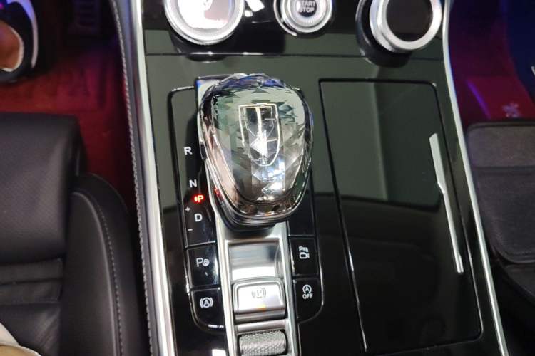 Used Hongqi H9 2020 2.0T Smart Connect Flagship Edition Gear Lever