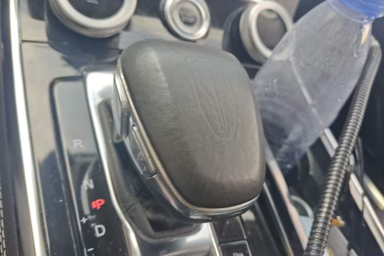 Used Hongqi H9 2020 2.0T Smart Connect Flagship Edition Gear Lever