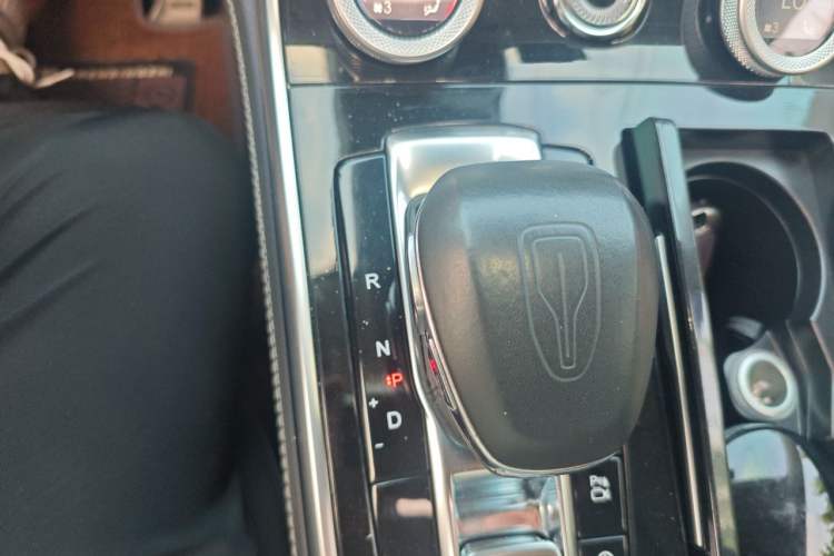 Used Hongqi H9 2020 2.0T Smart Connect Flagship Edition Gear Lever