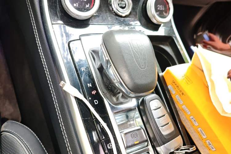 Used Hongqi H9 2020 2.0T Smart Connect Flagship Edition Gear Lever