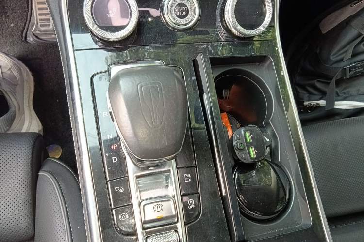 Used Hongqi H9 2020 Revised Version 2.0T Smart Connect Flagship Edition Gear Lever