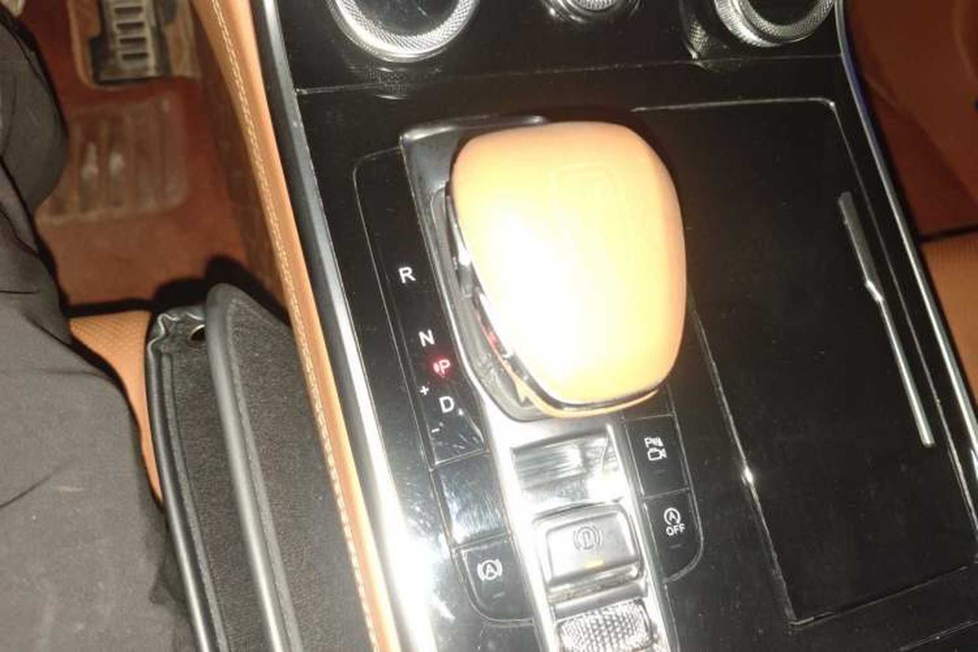 Used Hongqi H9 2020 2.0T Smart Connect Flagship Edition Gear Lever